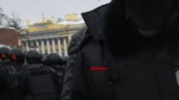 En varias ciudades pudieron verse a policías golpeando o arrastrando a manifestantes.