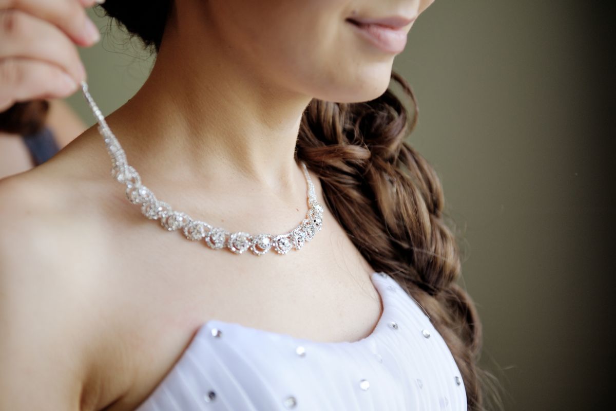 Los mejores sets de joyas y accesorios para combinar con tu vestido de  novia - La Opinión