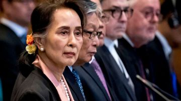 Aung San Suu Kyi durante la primera audiencia por el juicio de genocidio que se realiza en La Haya en contra de Myanmar, que está acusado de genocidio de la minoría étnica Rohingya.