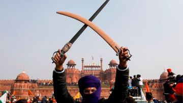 El martes los campesinos indios se tomaron el histórico "Fuerte rojo" de Delhi como parte de su protesta.