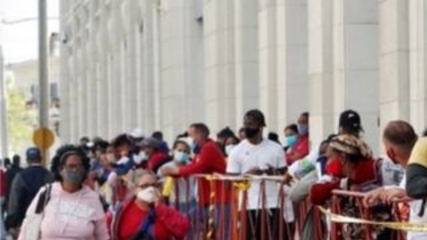 La escasez de artículos esenciales ha hecho que vuelvan a verse colas en La Habana.