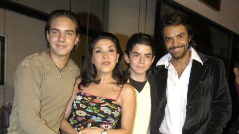 Eugenio Derbez con sus hijos Vadhir Derbez y José Eduardo compartiendo tiempo con Dalilah Polanco.Eugenio Derbez con sus hijos Vadhir Derbez y José Eduardo compartiendo tiempo con Dalilah Polanco.