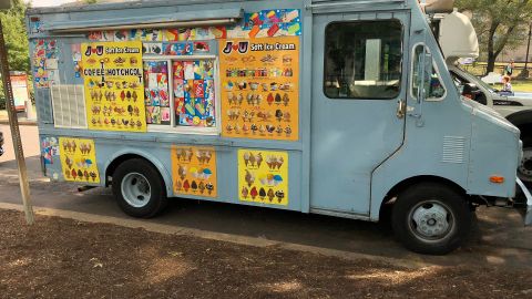 Imagen ilustrativa de un camión de helados.