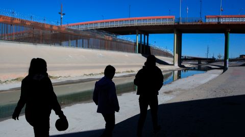 Los demandantes denuncian que la tasa de liberación ha descendido drásticamente.