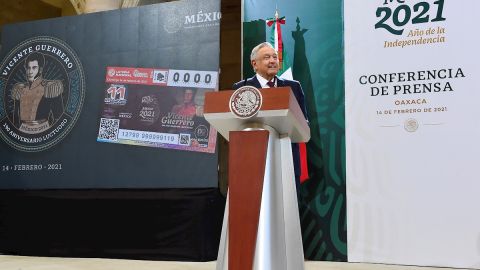 AMLO propone el nombre de "Patria" a la futura vacuna mexicana contra COVID-19.