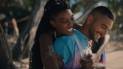 Davina Bennett y Maluma durante la filmación de '7 días in Jamaica', un álbum de 7 canciones. Foto: Angello Faccini