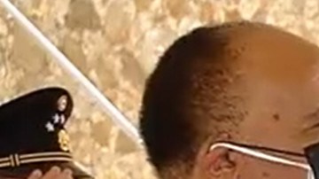 Martin Luther King III (izq.) acompaña al presidente de México, Andrés Manuel López Obrador en ceremonia de Aniversario Luctuoso de Vicente Guerrero.