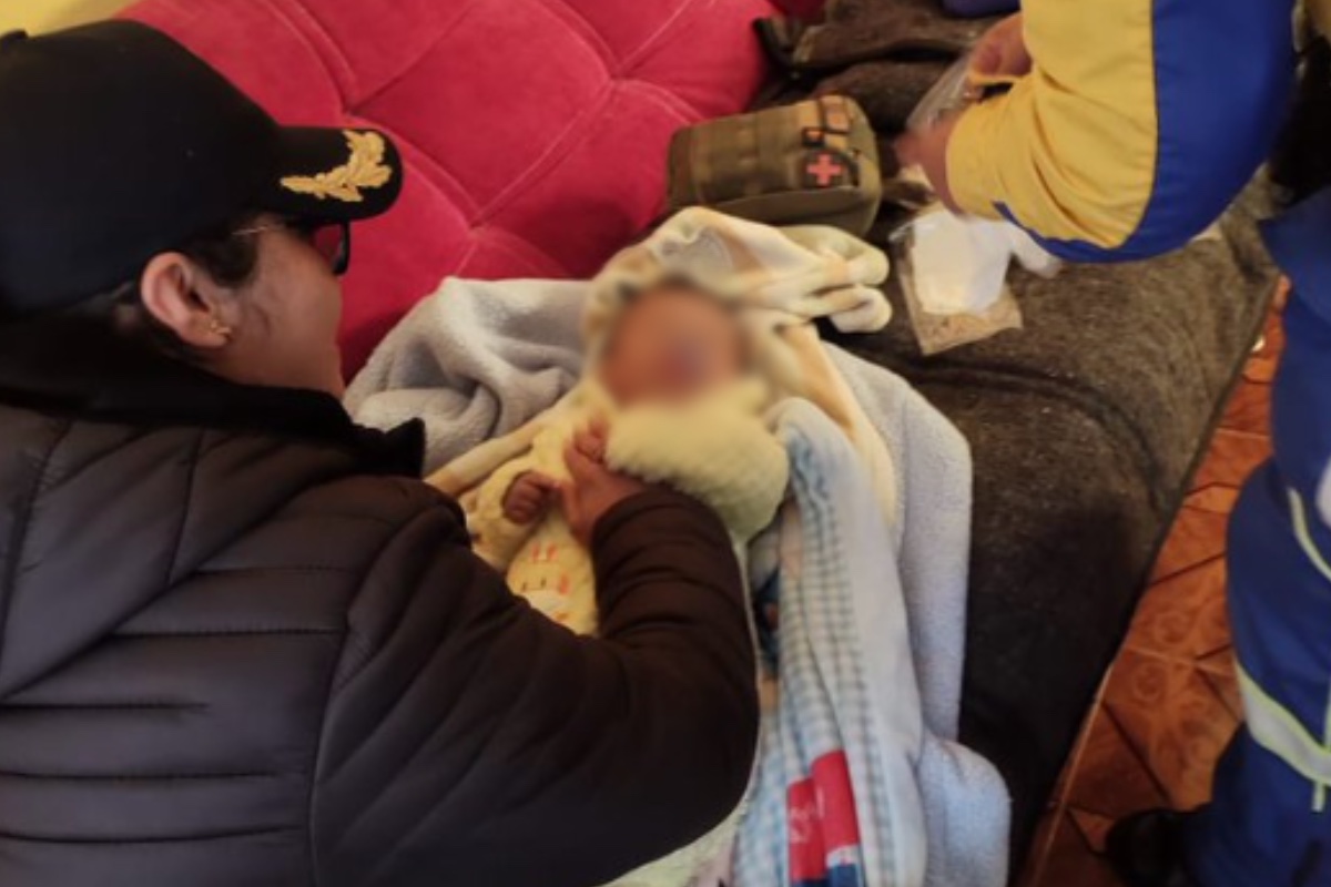 Fotos Abandonan A Bebe Recien Nacido A Su Suerte En Medio Del Crudo Frio De La Calle La Opinion