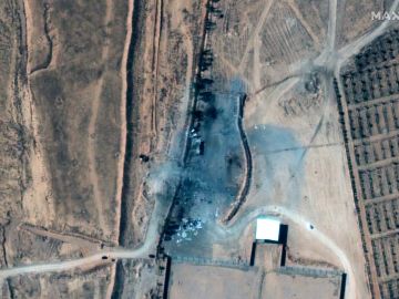 Primer plano de edificios destruidos en el cruce entre Irak y Siria después de los ataques aéreos de EE.UU., el 26 de febrero de 2021.
