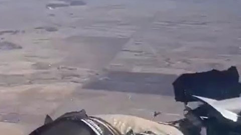 Avión de United Airlines, que viajaba de Denver a Hawái, presentó fallas en uno de sus motores y aterrizó con éxito de emergencia.