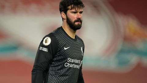 Alisson Becker agradece el apoyo por muerte de su padre