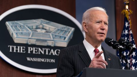 El presidente Biden visitó el Pentágono junto a la vicepresidenta Kamala Harris.