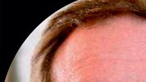 Cesan a Thomas Hurtado Morris, Director del Heroico Cuerpo de Bomberos de Cancún tras sesión de fotos de modelo argentina.