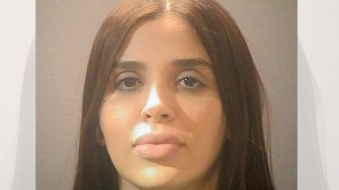 Emma Coronel se encuentra en una prisión en Virginia.