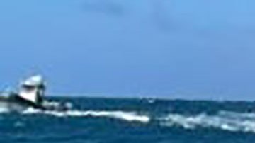 Cubanos en balsa a punto de ser rescatados