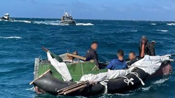 Cubanos en balsa a punto de ser rescatados