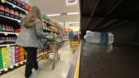 Los Ángeles sigue adelante con la ordenanza a pesar de las represalias de Kroger en Long Beach.