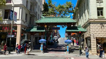 El grupo "Asians With Attitudes" protege el Chinatown de Oakland.