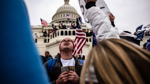 Aumenta la lista de seguidores de Trump arrestados por asaltar el Capitolio.