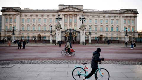 Flavill se estaba preparando para visitar el Buckingham Palace cuando un auto lo atropelló.