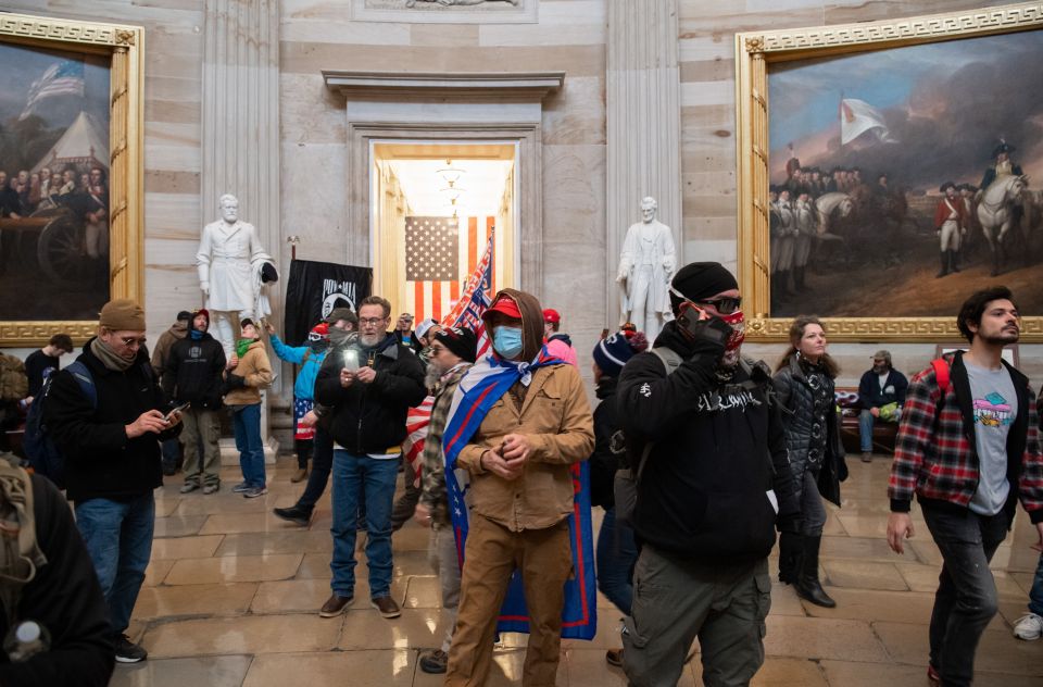 Revelan Impactantes Videos Nunca Vistos Del Asalto Al Capitolio Durante Juicio Político A Trump 8577