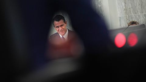 El republicano Todd Young propuso la enmienda, que contó con 58 votos.