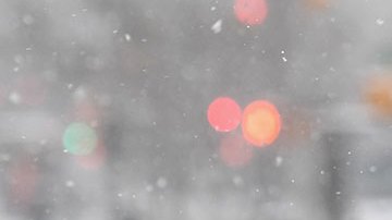 Tormentas invernales avanzan al noreste y comienzan a impactar en ciudades como Nueva York y Nueva Jersey. Casi un millón de personas en EE.UU. siguen sin energía eléctrica.