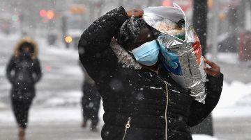 Tormentas invernales avanzan al noreste y comienzan a impactar en ciudades como Nueva York y Nueva Jersey. Casi un millón de personas en EE.UU. siguen sin energía eléctrica.
