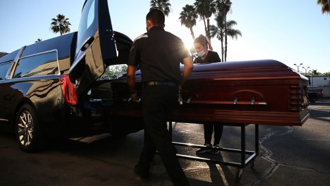 Estados Unidos se mantiene como el país con mayor número de muertos por COVID-19 y está cerca de rebasar los 500,000 fallecidos.