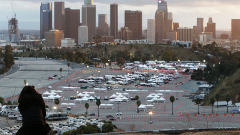 El Dodger Stadium es uno de los centros de vacunación con mayor capacidad del país.