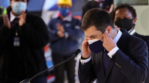 Pete Buttigieg ha dado negativo y no ha desarrollado ningún síntoma.