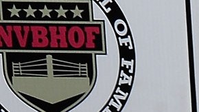 Leon Spinks (izq.) con su esposa Brenda y otra pareja en 2013.