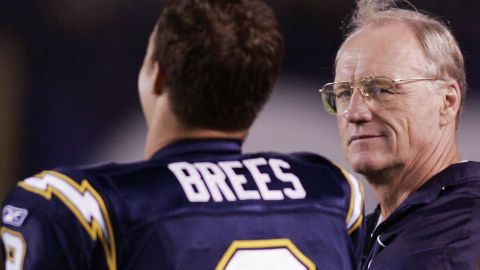 Marty Schottenheimer con los Chargers junto a su quarterback Drew Brees en 2005.