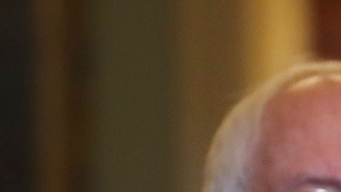 El senador Bernie Sanders y el líder de la mayoría en el Senado, Chuck Schumer.