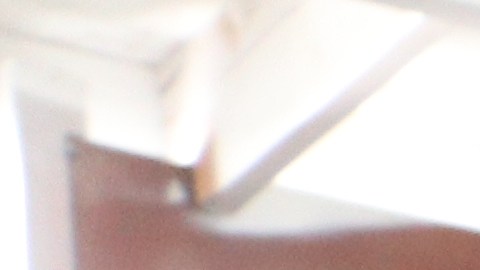 La señora Sandra Valencia le impone la ceniza y hace la señal de la cruz en la frente de su hijo Michael,