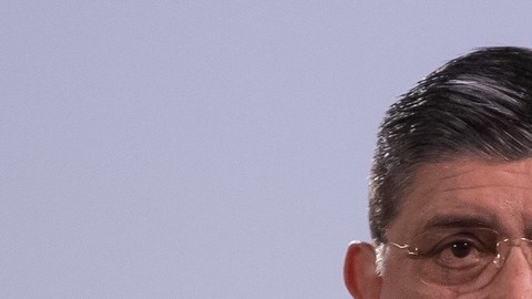 El general Luis Cresencio Sandoval, quien dio positivo a COVID-19, estuvo presente en la conferencia mañanera de este martes de AMLO.