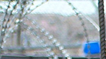 Inmigrantes cruzan a Estados Unidos para que una corte de inmigración revise sus casos de asilo.