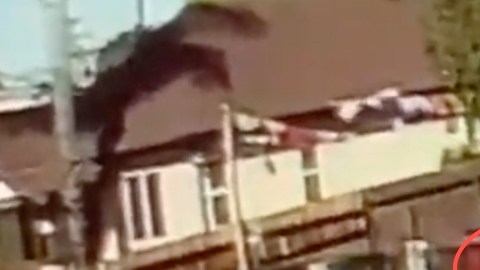 Captura de pantalla del momento exacto en el cual el hispano es atropellado.