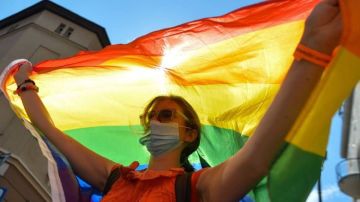 La comunidad LGBTQ latina con altas probabilidades de salir positiva al COVID. (Getty Images)
