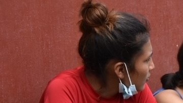 Migrantes presentaban cuadros de deshidratación tras  permanecer 12 horas encerrados.