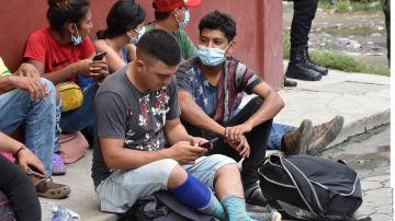 Migrantes presentaban cuadros de deshidratación tras  permanecer 12 horas encerrados.