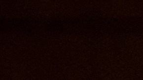 Jodie Foster (de pie) y Shailene Woodley en una escena de The Mauritanian.