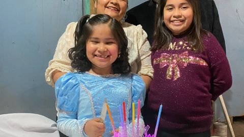 En diciembre pasado,Raúl Guerrero con su esposa Aida Cuamatzi y sus hijas Celeste y Natalie. (Cortesía Aída Cuematzi)