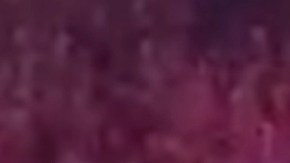 Agentes de la Policía de Sacramento rodean el vehículo.