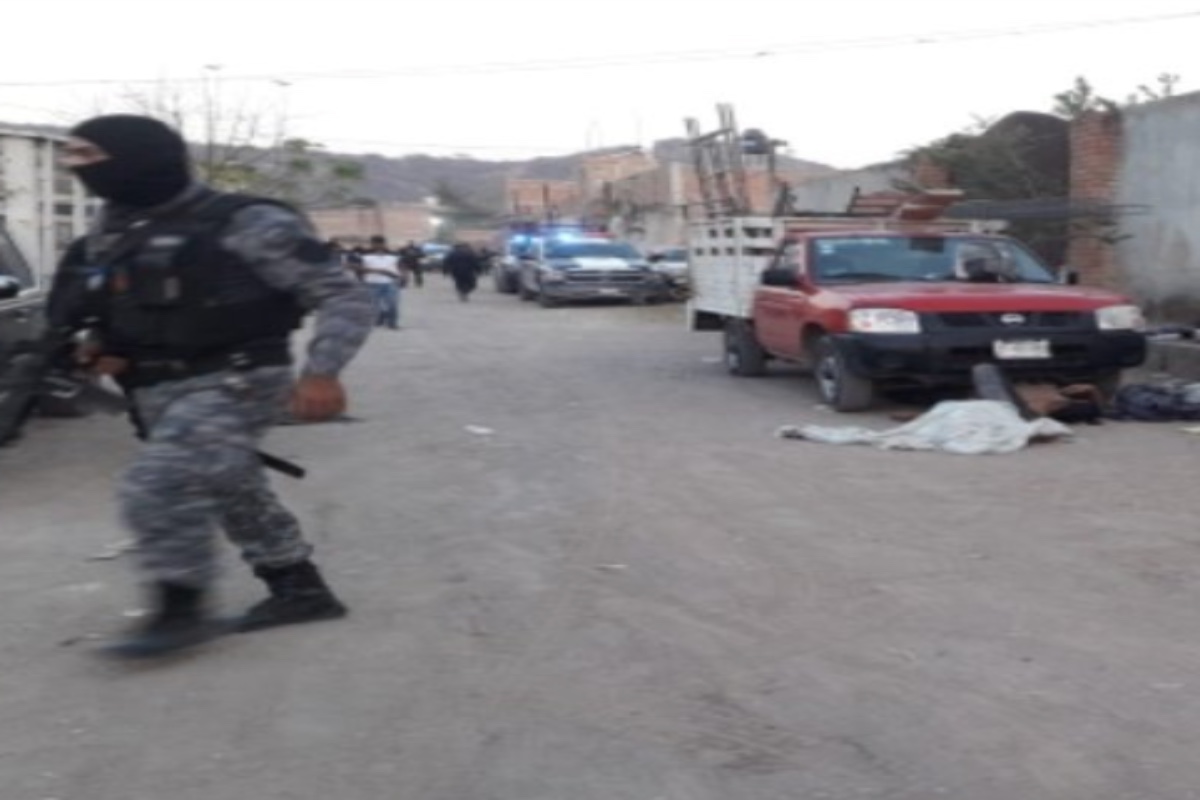 Sicarios matan a 11 obreros que esperaban su pago en zona que el CJNG y Cártel Nueva Plaza se pelean
