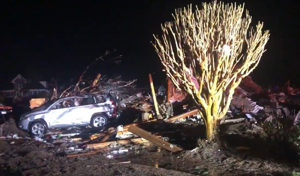 Tornado en Carolina del Norte deja a su paso 3 muertos y severos daños
