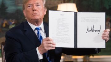 Trump firmó el memorando de salida de EEUU de acuerdo nuclear sobre Irán en mayo de 2018.