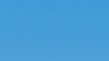 Los arcos dorados de McDonald's anuncian la promoción.