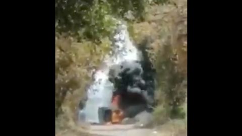 VIDEO: "Esa era la Raptor, la famosa Raptor", dicen narcos tras quemar troca del CJNG