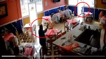 VIDEO: Momento exacto que sicarios tratan de matar a funcionarias mexicanas en restaurante